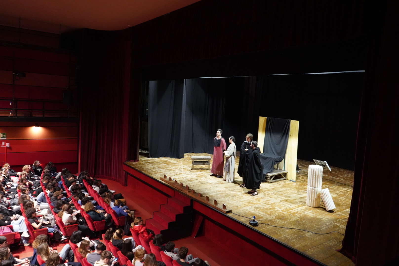 Studenti in platea durante una rappresentazione di Classici in Scena
